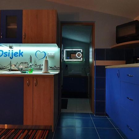 Design Apartments Red Blue 奥西耶克 外观 照片
