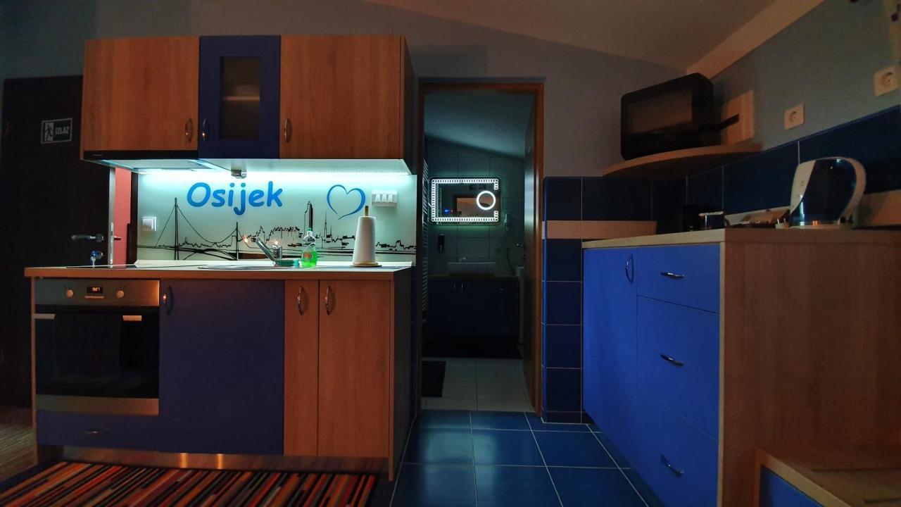 Design Apartments Red Blue 奥西耶克 外观 照片